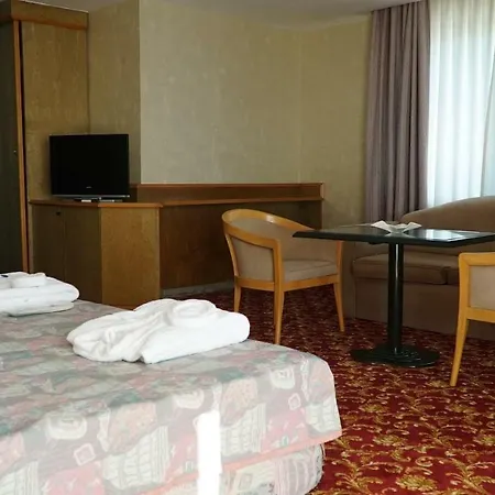 Otel Altis &